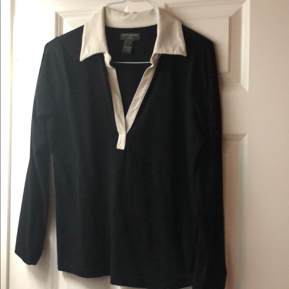 Black shirt with off white collar XL